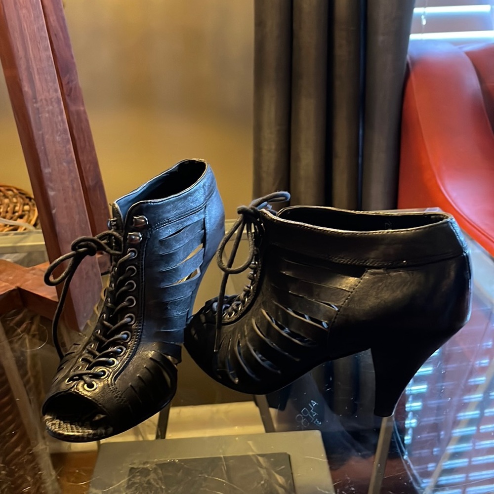 Aldo black heels